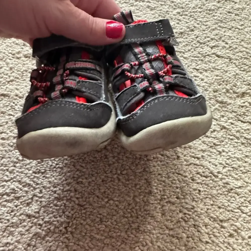 OshKosh B'gosh Durable Washable Baby Boys Size 6 M Sandals Closed Toe Adjustable